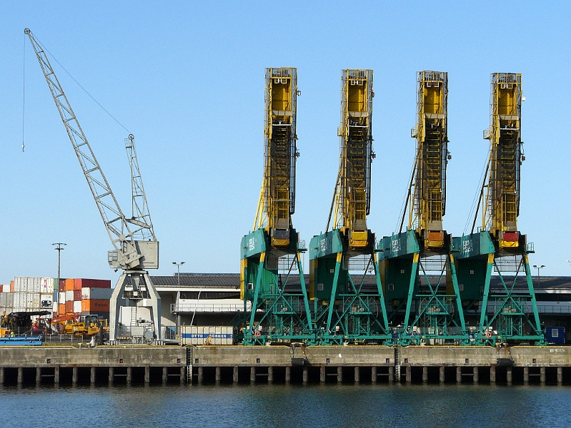 P1000048.jpg - Hamburger Hafen, Hansahafen