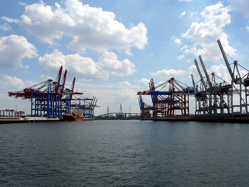 P1040729_B.jpg - Hamburger Hafen, Woltershofer Hafen mit Köhlbrandbrücke