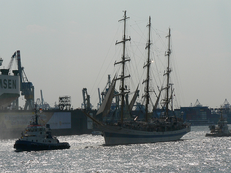 P1000222_B.jpg - Hafengeburtstag 2006, Einlaufparade, Dreimast-Vollschiff Mir(Мир) Russland