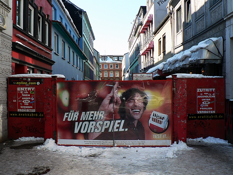 P1000085.jpg - St. Pauli, Eingang der Herbertstraße im Winter