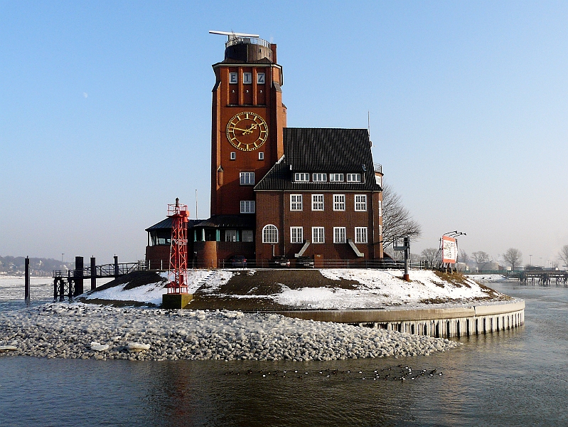 P1030242.jpg - Hamburger Hafen, Lotsenhaus Seemannshöft, Radarstation