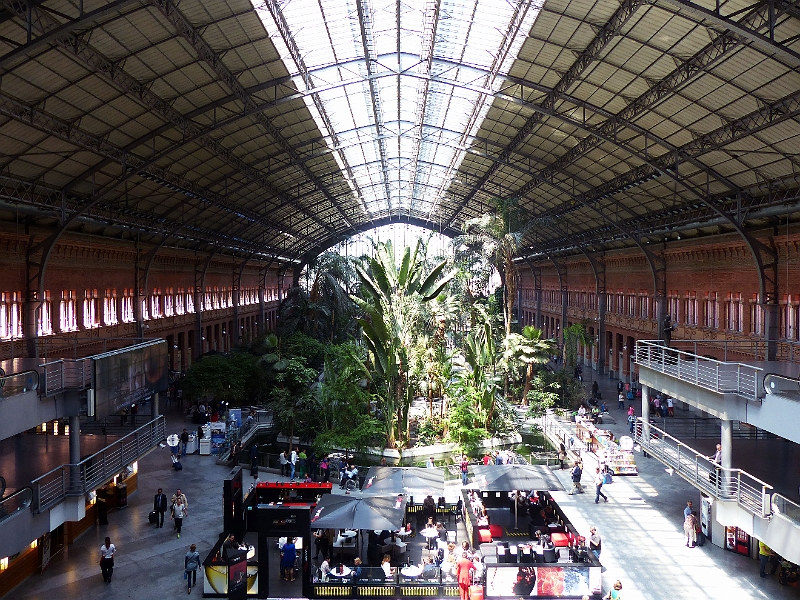 MA14.05.2014-14.32.51.jpg - Madrid, Arganzuela, Bahnhof Atocha mit Gewächshaus