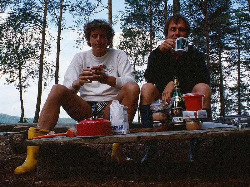 1979_Dia004_B.jpg - 1979, Dalsland, Gebiet Foxen, Stora Le, Lelång - Guten Morgen, Norddeutsches Früstück