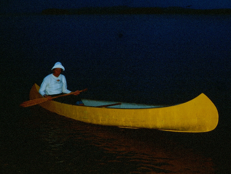 1979_Dia011_B.jpg - 1979, Dalsland, Gebiet: Foxen, Stora Le, Lelång - Nachtfahrt mit dem Kanu