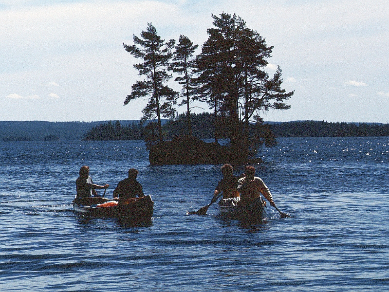 1986_Dia062_B.jpg - 1986, Dalsland, Gebiet: Foxen, Stora Le, Lelång - Paddelalltag