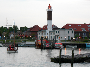 Timmendorf Hafen mit dem Leuchtturm