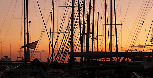 Sonnenuntergang im Hafen von Alimos