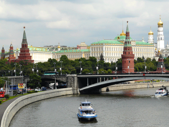 Der Flu Moskwa mit Blick auf den Kreml