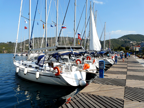 Hafenpier in Poras